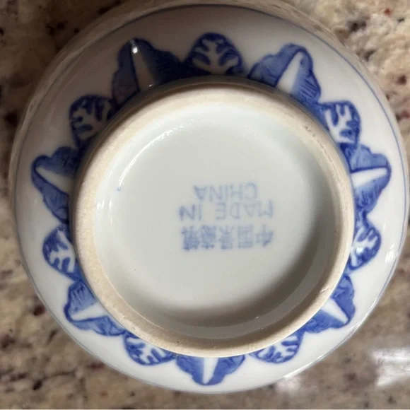 Blue and White Porcelain Small Bowl with a dragon - Picture 4 of 5